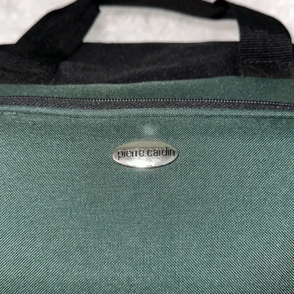 Hunter / Forest Green Base. Black Top. Zips on top. Handles / shoulder straps